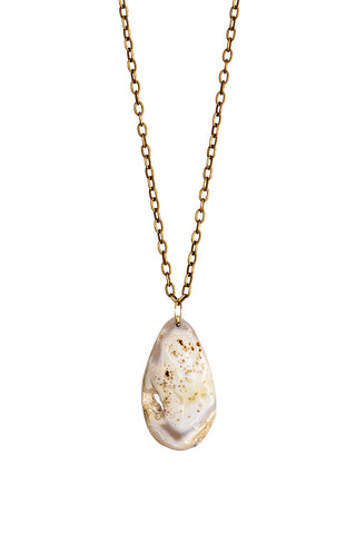 2235 LARGE TUMBLED AGATE PENDANT ON BRASS CHAIN