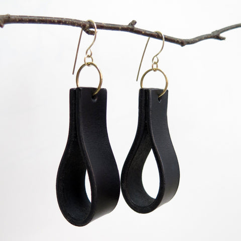E0606  Black leather earrings w/ on hammered gold filled circle 3 5/8" L